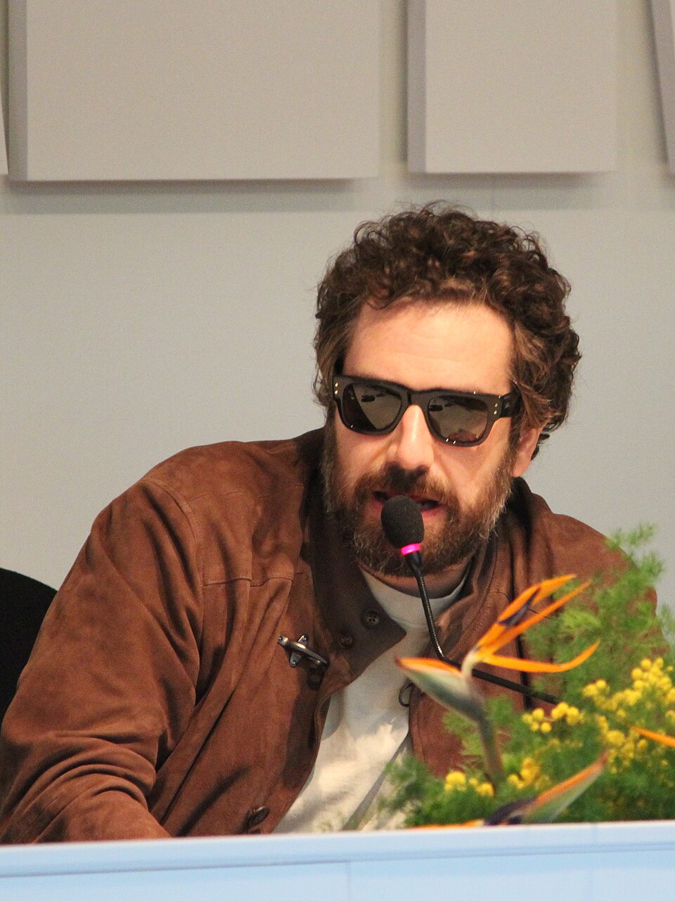 Tommaso Paradiso durante la conferenza stampa del Festival di Sanremo 2026