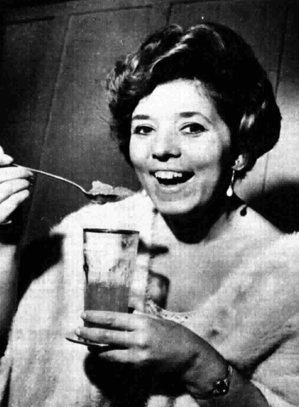 Wilma De Angelis in una fotografia pubblicata dal Radiocorriere nel febbraio 1965